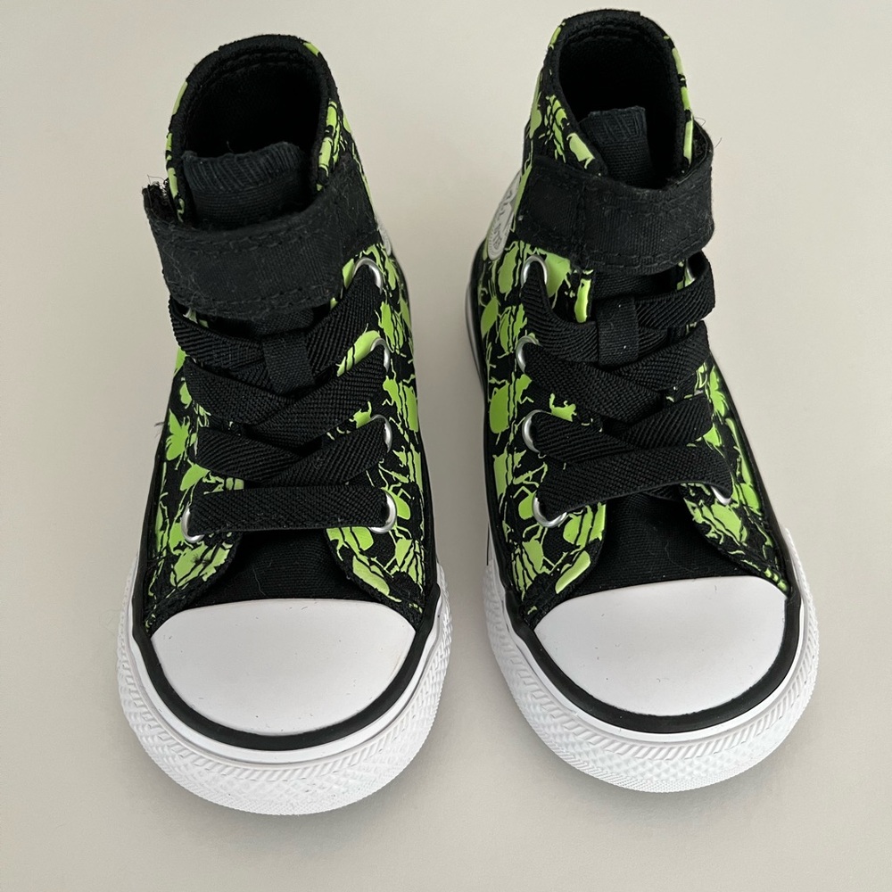 CONVERSE Little Kids Size 5 Chuck Taylor Glow In The Dark Bugs Hi-Top Sneakers